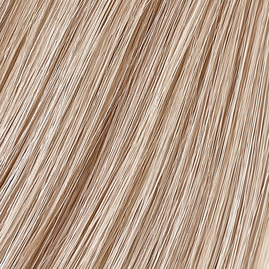 Honey is our dimensional blonde with warm undertones.  Stylist lingo: Natural/gold dimensional mix of levels 9 & 10 The Harloc Ponytail Extension is our clip-in ponytail that is made from ethically sourced, Remy Slavic hair. It is a quick way to instantly add length and volume to your ponytail and it comes in two lengths, 18-20” and 20-24”. It comes with a velcro base and clip to secure the ponytail.  Available in 10 of our beautiful shades.