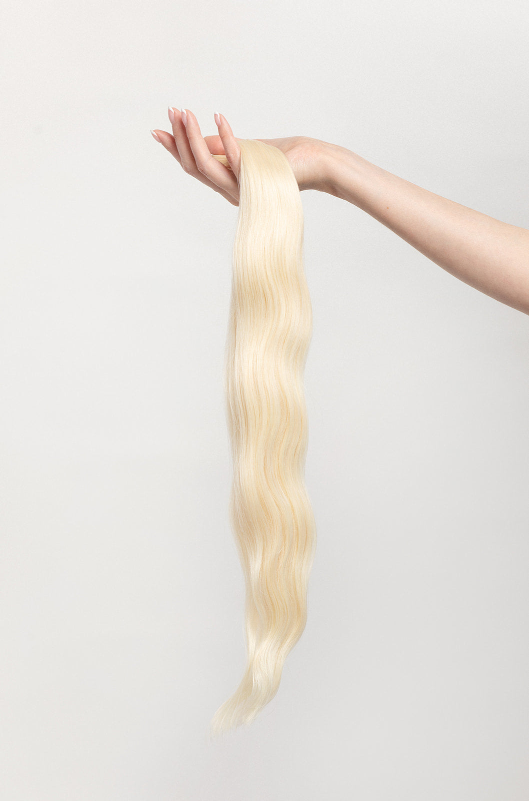 Porcelain is one of our brightest blondes with neutral undertones. Stylist lingo: Natural/beige level 10 The Harloc Ponytail Extension is our clip-in ponytail that is made from ethically sourced, Remy Slavic hair. It is a quick way to instantly add length and volume to your ponytail and it comes in two lengths, 18-20” and 20-24”. It comes with a velcro base and clip to secure the ponytail. Available in 10 of our beautiful shades.