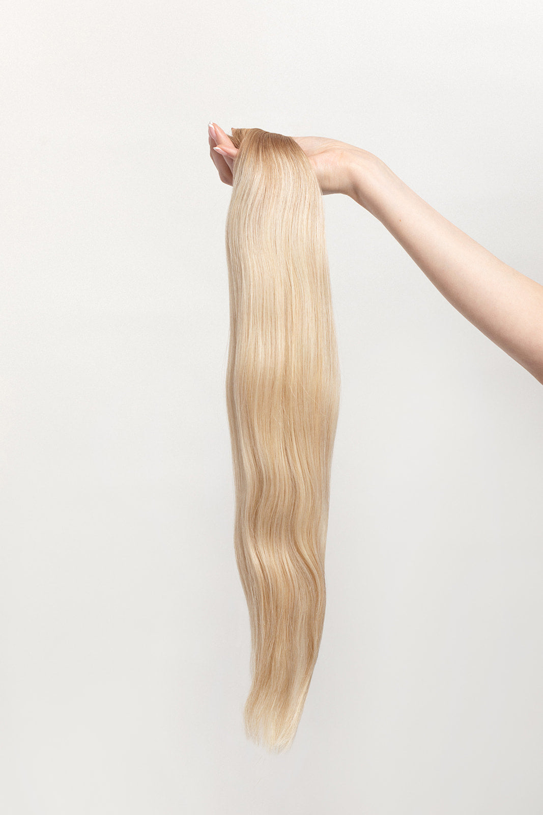 Soleil Sand is our golden blonde blend cascading from a Sand root.  Stylist lingo: Natural rooted level 8 blended into natural/gold dimensional levels 8 & 10 Hidden Harloc Clip-In Extensions are made from ethically sourced, Remy Slavic hair. They come with 5 seamless silicone wefts to ensure an undetectable result that is comfortable to wear. Whether you are looking to add volume or length, a stunning look for a special event, or just want to look and feel gorgeous. Available in 10 of our beautiful shades.