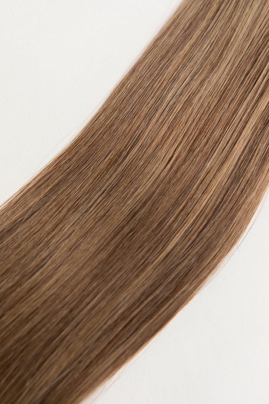 Spiced Suede is our flawless balayage brunette blend. Stylist lingo: Natural rooted level 6 blended into natural/gold dimensional levels 6 & 9The Harloc Ponytail Extension is our clip-in ponytail that is made from ethically sourced, Remy Slavic hair. It is a quick way to instantly add length and volume to your ponytail and it comes in two lengths, 18-20” and 20-24”. It comes with a velcro base and clip to secure the ponytail. Available in 10 of our beautiful shades.