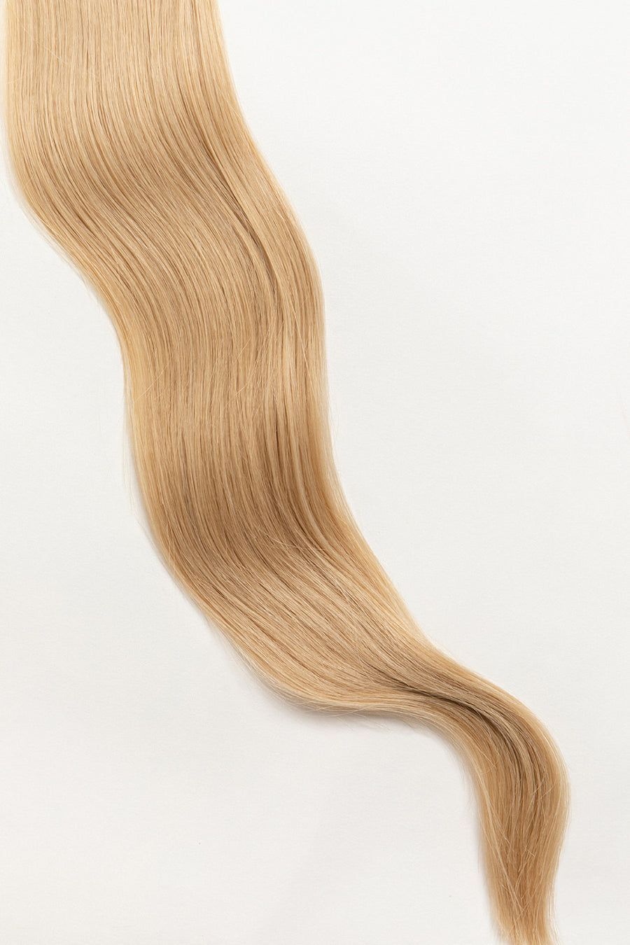 Oat is our soft buttery blonde. You ain’t no run of the mill. Feel your oats.  Stylist lingo: Natural/gold level 9  Harloc Tape-In Extensions are made from ethically sourced, premium, Remy Slavic Hair. These reusable hair extensions can be used to add length, volume, chemical-free colour, or to correct or enhance a haircut. Available in 16 beautiful shades. Combine multiple colours to create a custom colour blend and perfect match.